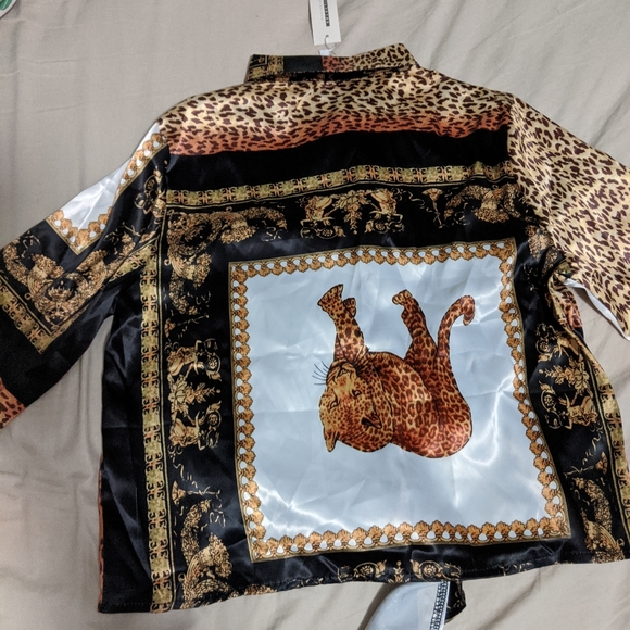 Cute Leopard Print Button Down Top - Picture 3 of 4